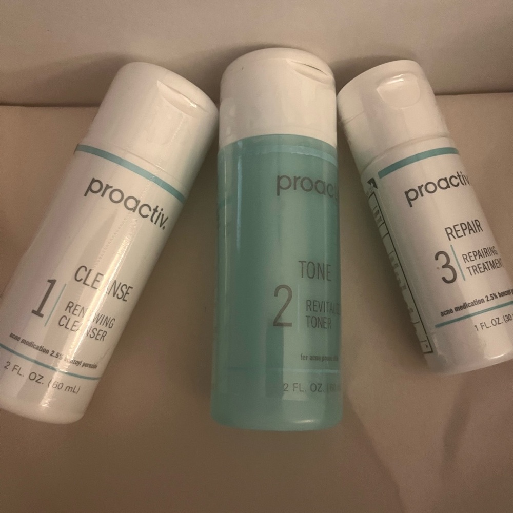 Proactiv White and Blue Skincare Trio - Picture 7 of 16